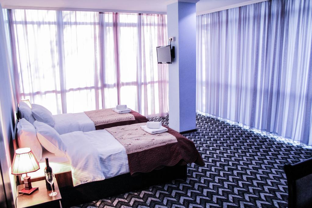 Royal Georgia Otel Tiflis Oda fotoğraf